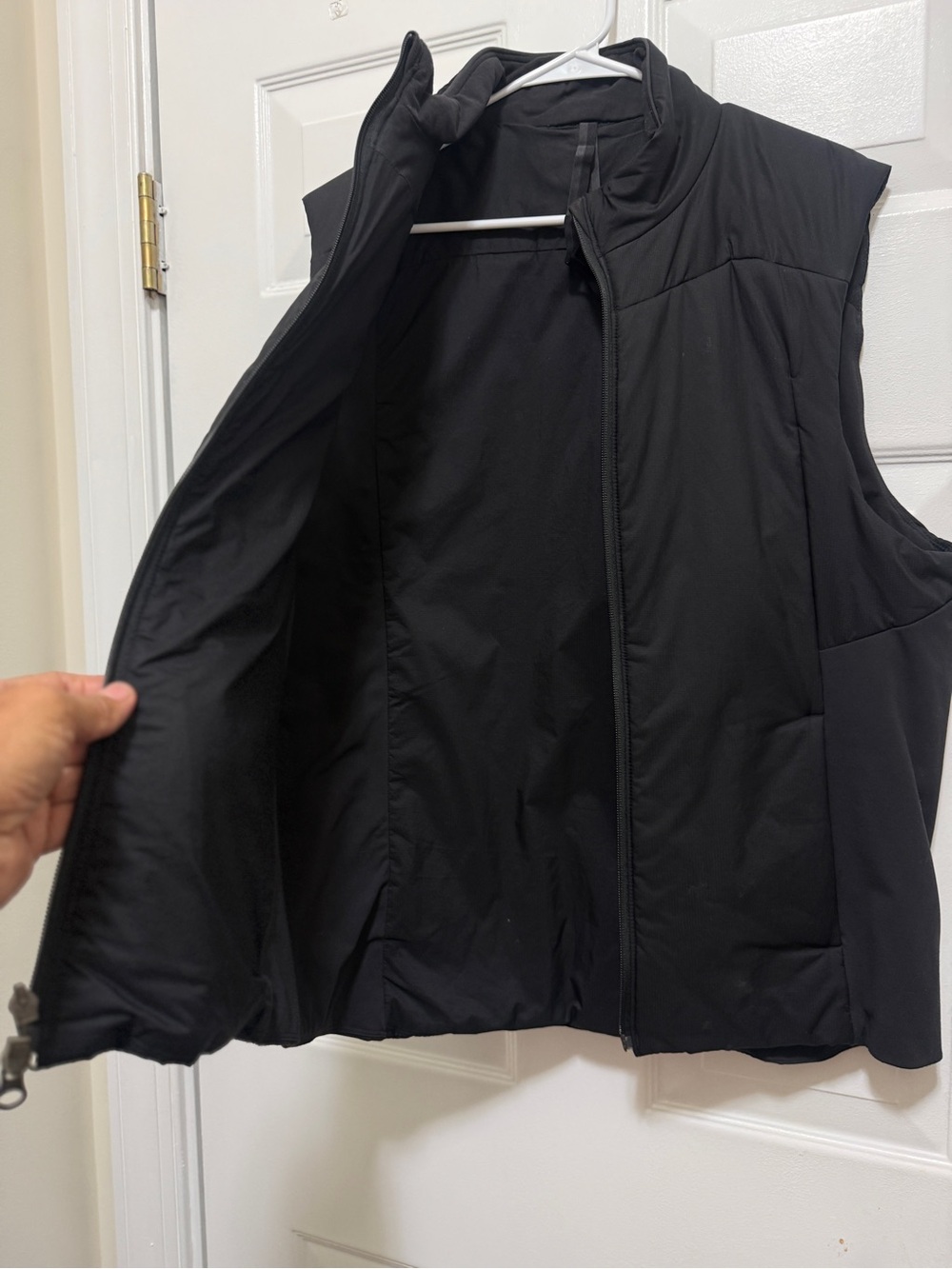 Lululemon Men's Insulated Black Puffer Vest I excellent conditions - Picture 13 of 15
